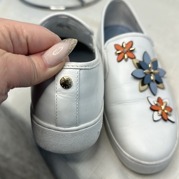 Micheal Kors Lola flower appliqué white sneaker shoes size 8 - Picture 9 of 11